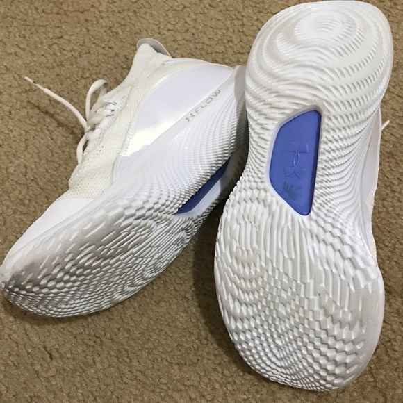 under armor curry flow Size - 5.5 youth white - Picture 8 of 9